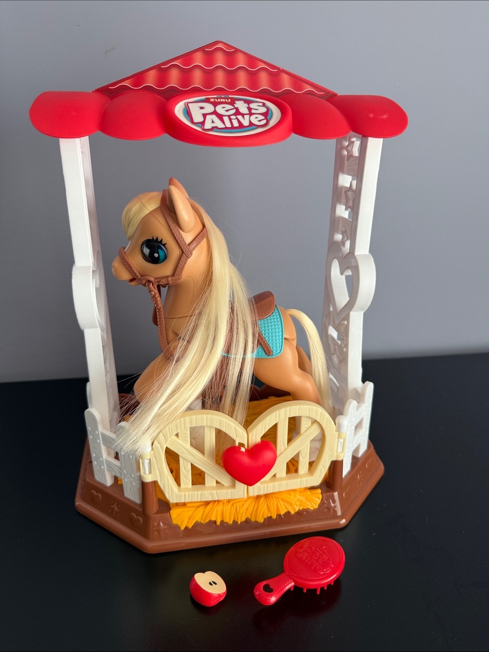 Pets Alive Pony with Stable Playset
